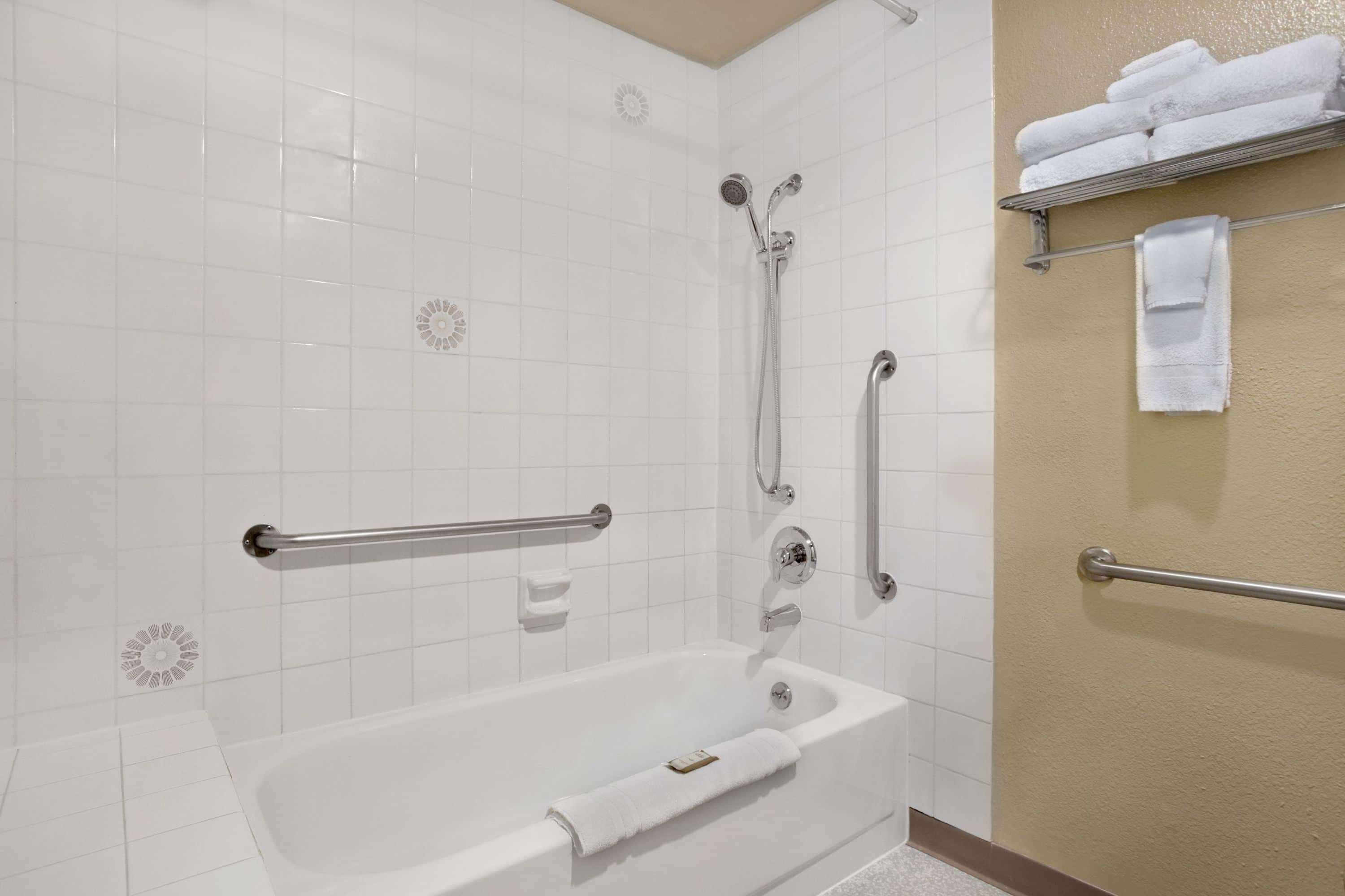 South Tacoma Suites Экстерьер фото