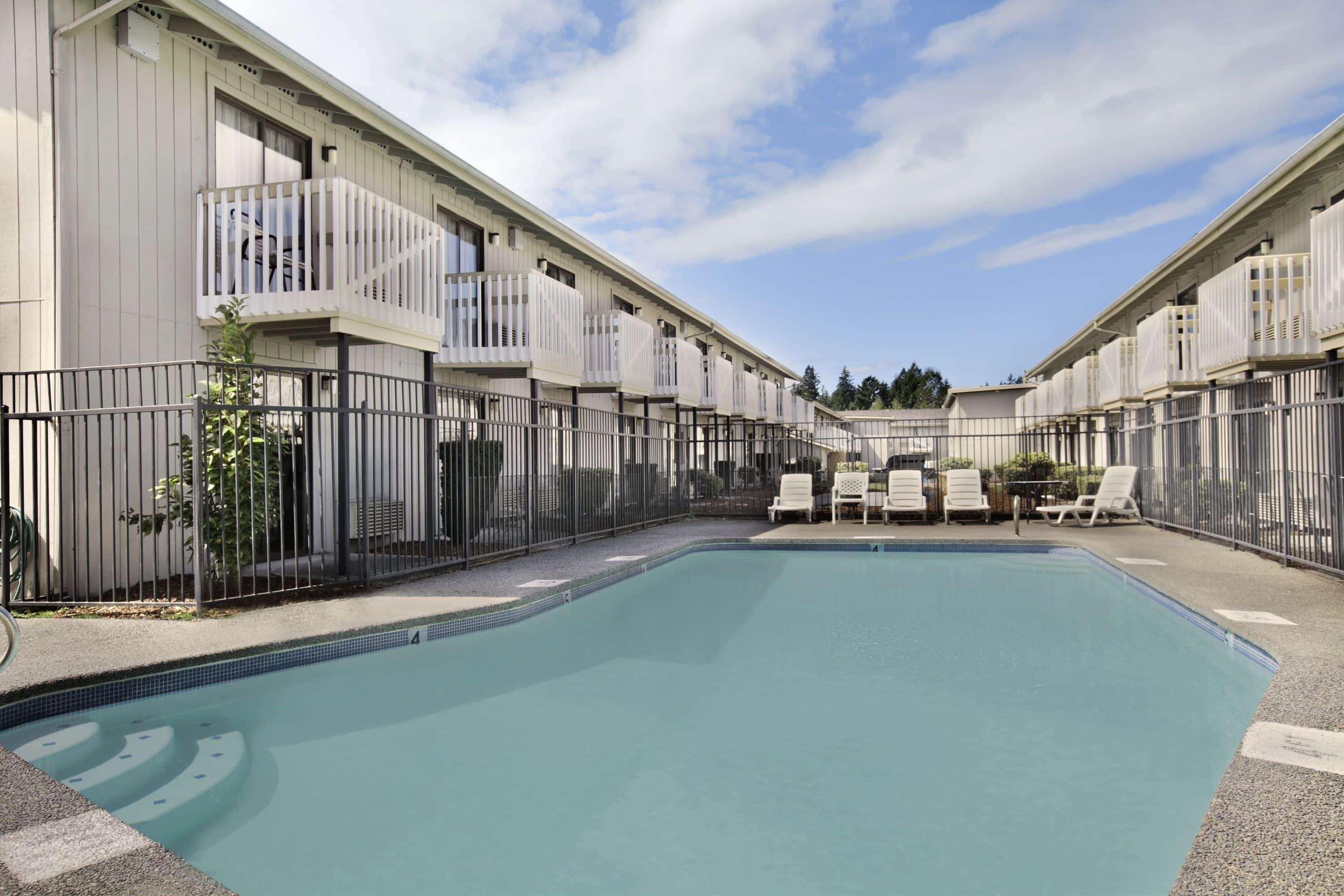 South Tacoma Suites Экстерьер фото