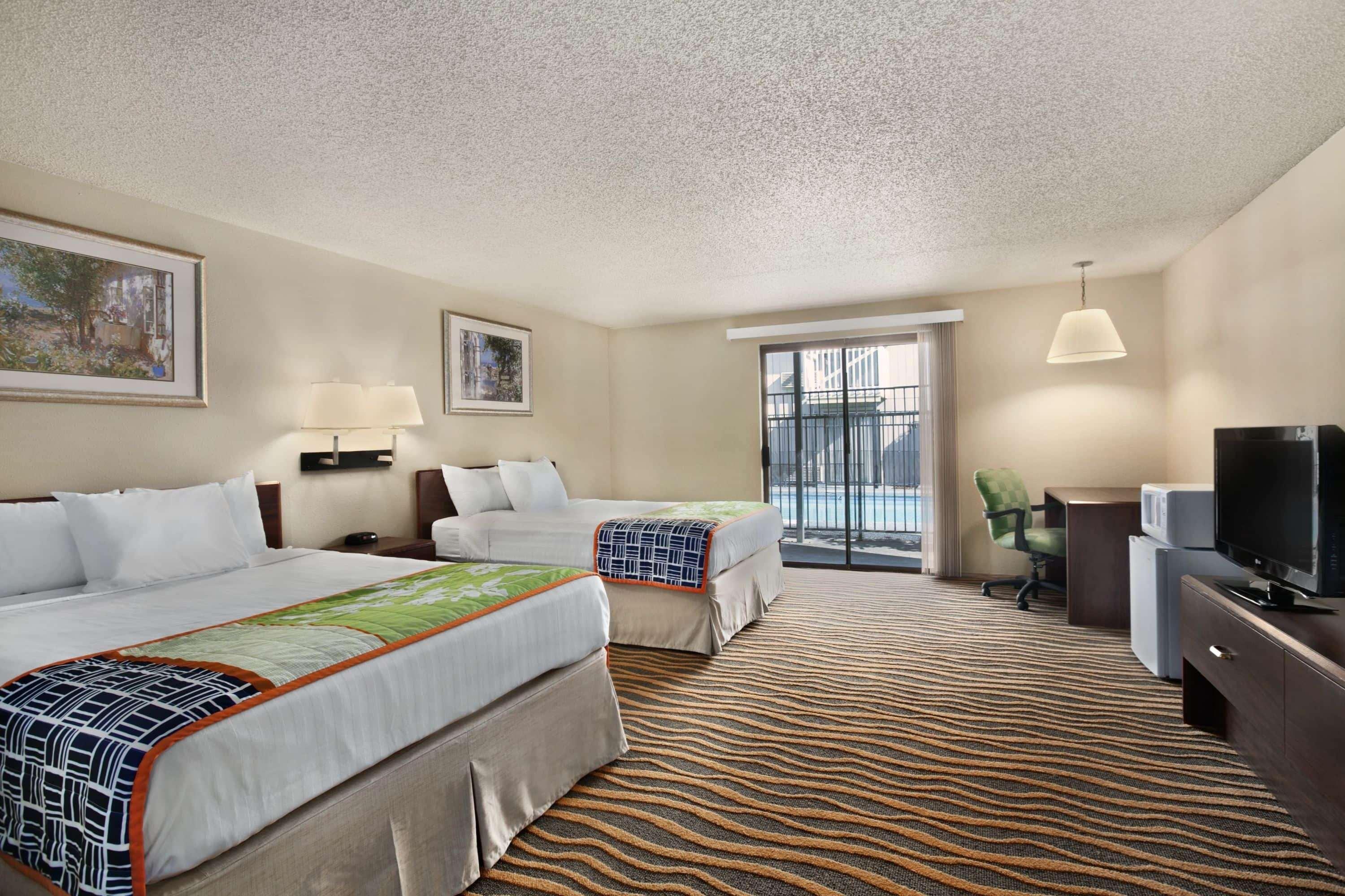 South Tacoma Suites Экстерьер фото