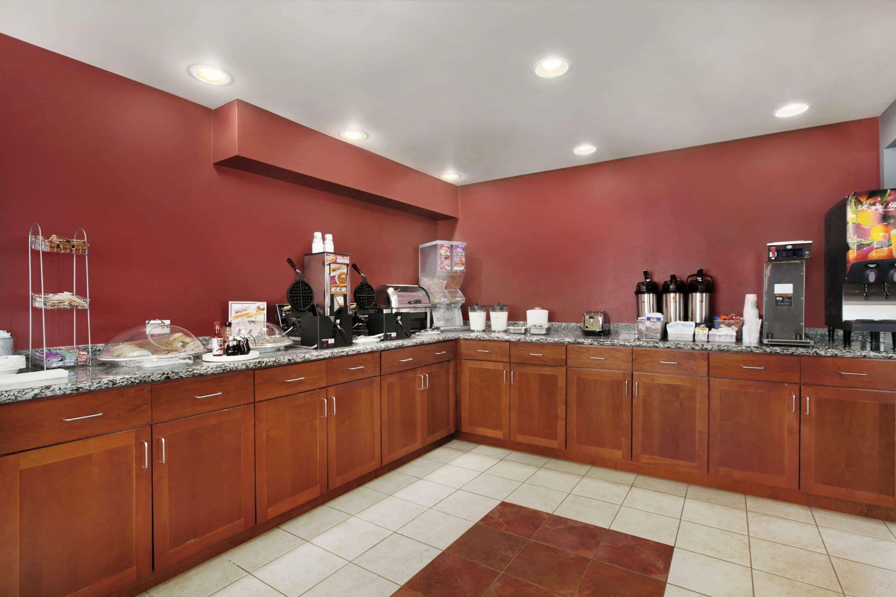 South Tacoma Suites Экстерьер фото